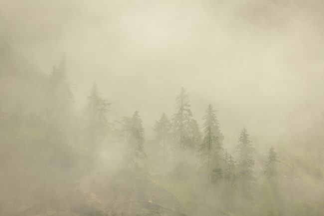 nicolas-rottiers-tirages-emergence-montagne-brume-alpes