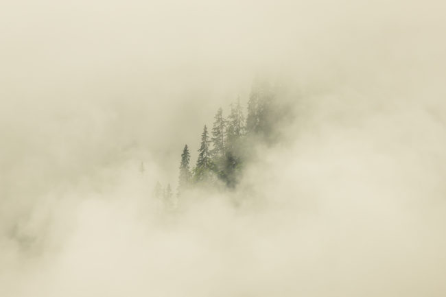 nicolas-rottiers-tirages-emergence-montagne-brume-alpes