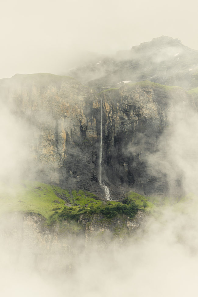 nicolas-rottiers-tirages-emergence-montagne-brume-alpes